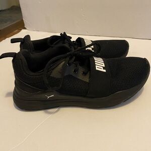 Puma Black Kids Black Sneakers Mesh Upper Lace Up Boys Size 4C